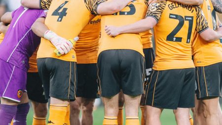 Acun Ilıcalı’nın grubu Hull City Premier Lig için sahada!