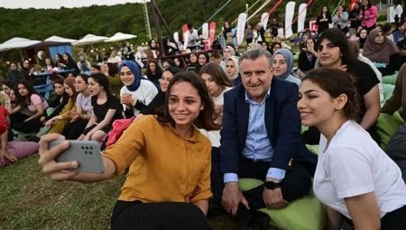 Bakan Bak duyurdu: 2026 GSB Yaz Gençlik Kampları müracaatları başladı